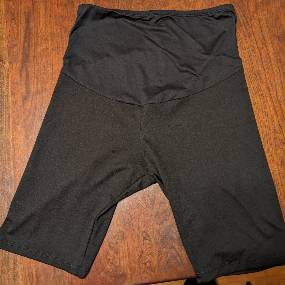 NWT Tupelo Honey Black Maternity Shorts Size L